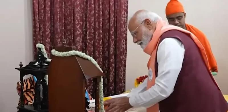 বেলুড় মঠ পরিদর্শন করলেন প্রধানমন্ত্রী নরেন্দ্র মোদি