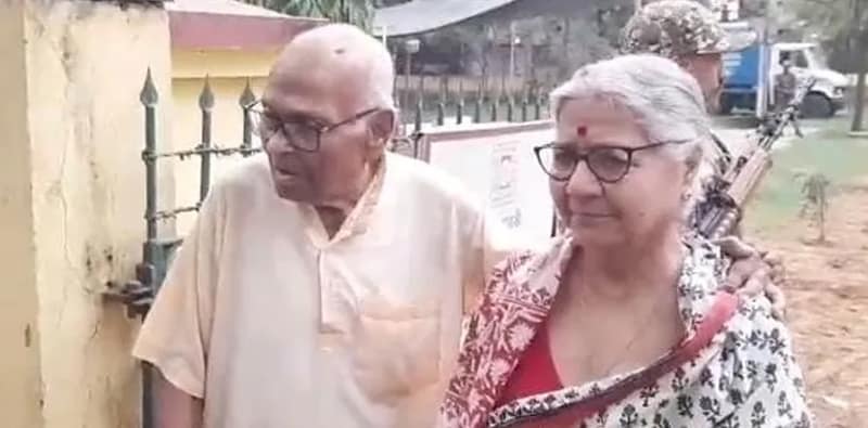 প্রশাসনিক হস্তক্ষেপে শান্তিনিকেতনে অবশেষে ভোট দিলেন নন্দলাল বসুর নাতি সুপ্রবুদ্ধ সেন ও তাঁর স্ত্রী সহ পরিবারের এক সদস্য