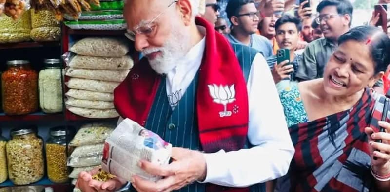 ‘ঝালমুড়ি খেয়ে ওনার নাকি ঝাল লেগেছে, ৪ তারিখের পরে আসল ঝাল বুঝবেন’, নাম না করে প্রধানমন্ত্রীকে খোঁচা মমতার