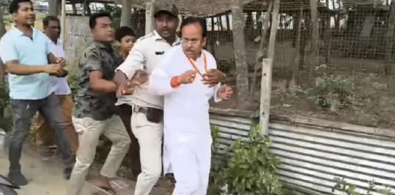 ‘দাদাগিরি’ করতে গিয়ে মার খেলেন কুমারগঞ্জের বিজেপি প্রার্থী শুভেন্দু