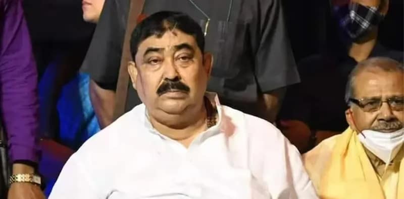 পার্টি অফিসে বসেই ভোট পরিচালনা অনুব্রতর, ১১ আসনে জেতার দাবি