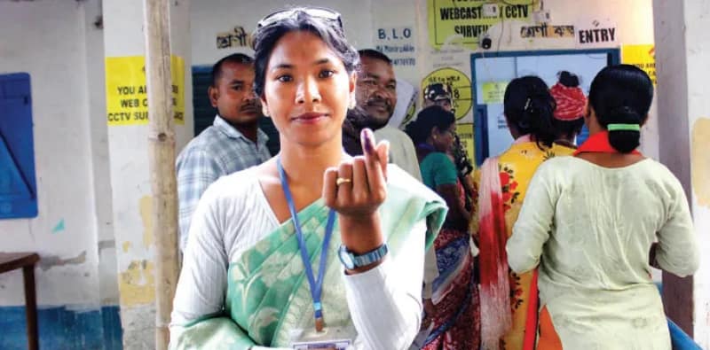 পাড়ায় ভোট দিয়েই চক্কর স্বপ্না বর্মণের