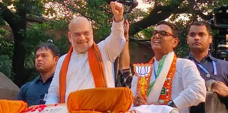 জগদ্দলে রোড শো করছেন অমিত শাহ