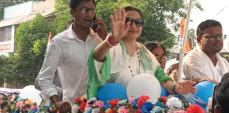 অন্নপূর্ণা ভাণ্ডারের ফাঁদে পা দেবেন না গলসিতে রোড-শোয়ে বললেন জুন