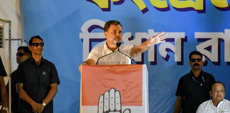 মোদির কাজ দেশদ্রোহিতার, কলকাতায় আক্রমণ রাহুলের