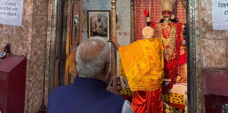 ঠনঠনিয়া  কালী মন্দিরে প্রধানমন্ত্রী নরেন্দ্র মোদি