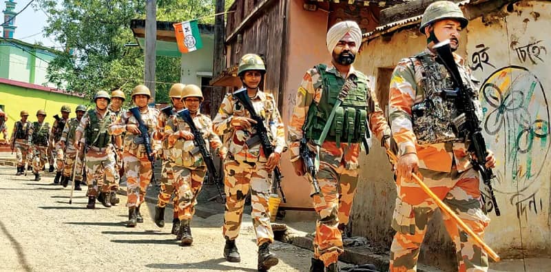দ্বিতীয় দফায় কড়া নিরাপত্তা, ভোট দিতে না পারায় ক্ষুব্ধ বহু ভোটকর্মী