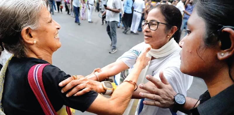 জনস্রোতের আশীর্বাদ মাথায় নিয়েই পদযাত্রায় প্রচার শেষ ঘরের মেয়ের