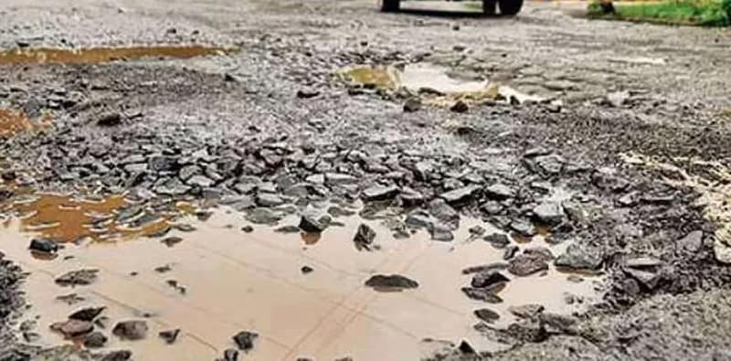 বছরের পর বছর রাস্তা বেহাল, ভাঙছে বিয়ে