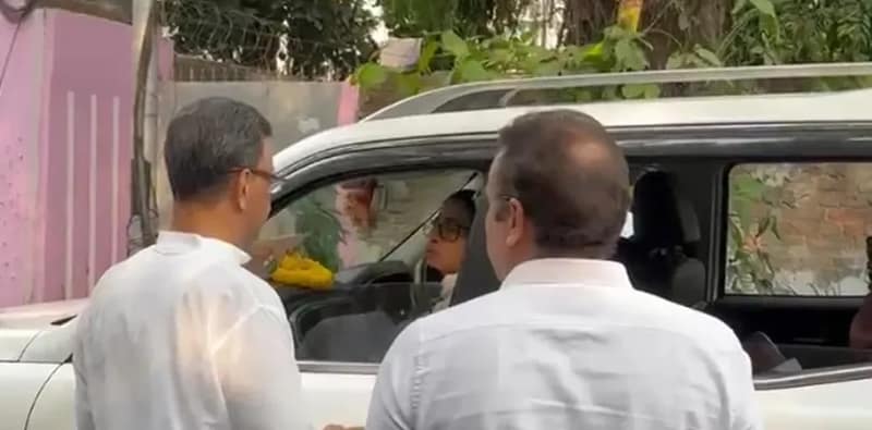 চেতলায় ভোট কেমন চলছে, ঘুরে দেখলেন মমতা বন্দ্যোপাধ্যায়, সঙ্গে ফিরহাদ হাকিম
