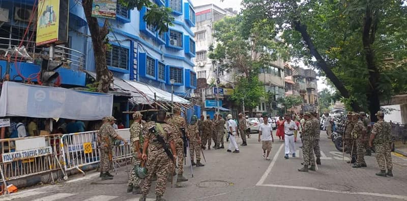 কালীঘাটে জয়হিন্দ ভবনের সামনে উত্তেজনা, বেপরোয়া লাঠিচার্জের অভিযোগ কেন্দ্রীয় বাহিনীর বিরুদ্ধে