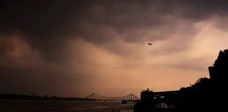 আজ বীরভূম, পূর্ব ও পশ্চিম বর্ধমান, পুরুলিয়া, বাঁকুড়া জেলাগুলিতে বজ্র-বৃষ্টির সম্ভাবনা