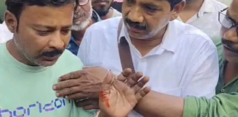 গাইঘাটায় মাকে ভোট দিতে এনে বাহিনীর হাতে নিগৃহীত সেনাকর্মী