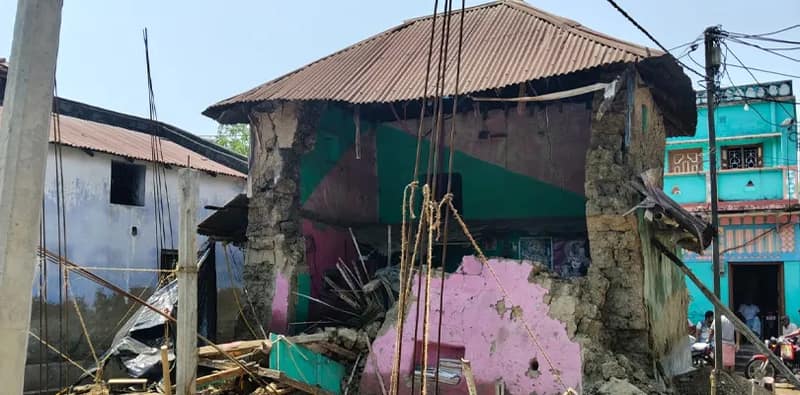 বৃষ্টিতে মাটির বাড়ি ধসে কলেজ ছাত্রীর মৃত্যু, আহত পরিবারের চার জন