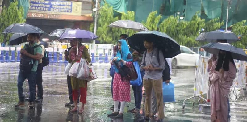 আজ হালকা ঝড়বৃষ্টি, কাল বৃদ্ধির পূর্বাভাস আবহাওয়া দপ্তরের