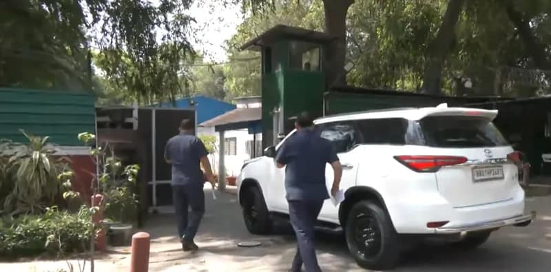প্রতিরক্ষা মন্ত্রী রাজনাথ সিংয়ের সঙ্গে দেখা করতে দিল্লিতে এলেন বিহারের মুখ্যমন্ত্রী সম্রাট চৌধুরী