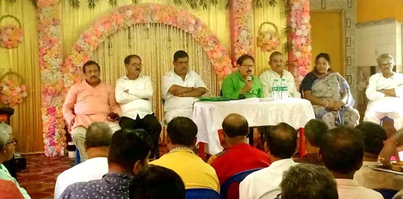 ফল বেরনোর আগে এজেন্টদের নিয়ে বৈঠকে জোড়াফুল প্রার্থীরা, বিরোধীরা কেউ মন্দিরে, কেউ কষলেন ভোটের অঙ্ক