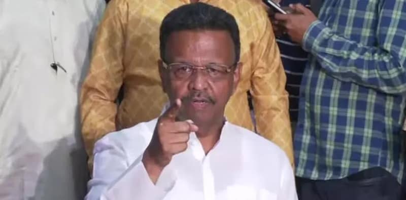কলকাতা বন্দর কেন্দ্রে ৪০,১১৪ ভোটে এগিয়ে তৃণমূল প্রার্থী ফিরহাদ হাকিম