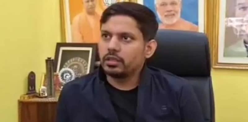 ভাটপাড়য় বিজেপি প্রার্থী পবন সিং প্রায় ২১ হাজার ভোটে জিতলেন