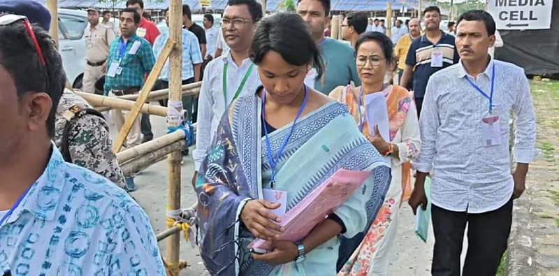 গণনা কেন্দ্র ছেড়ে বেরিয়ে গেলেন রাজগঞ্জের তৃণমূল প্রার্থী স্বপ্না বর্মন