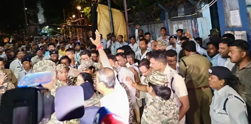 মমতা বন্দ্যোপাধ্যায়ের চিফ ইলেকশন এজেন্টকে বের করে দেওয়ার অভিযোগ, মারধর করা হল তৃণমূল সুপ্রিমোকেও