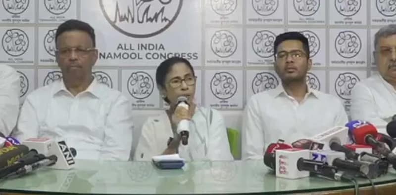 জোর করে গণনা কেন্দ্র দখল করা হয়েছে, তাই আমি রাজভবনে গিয়ে আর ইস্তফা দেব না: মমতা