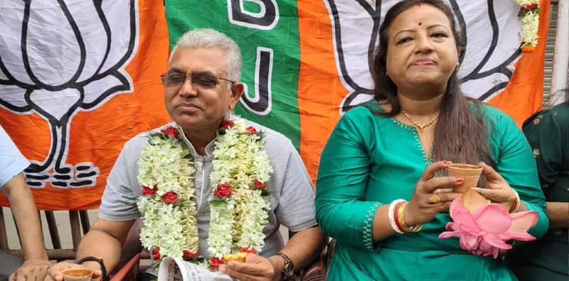 মন্ত্রিত্ব নিয়ে মুখে কুলুপ: স্ত্রীকে নয়, খড়্গপুরের জনতাকে জয় উৎসর্গ করবেন দিলীপ ঘোষ