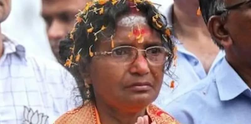 সহানুভূতির হাওয়ায় তৃণমূলের শক্ত ঘাঁটি পানিহাটিতে গেরুয়া সুনামি রত্নাদেবীর