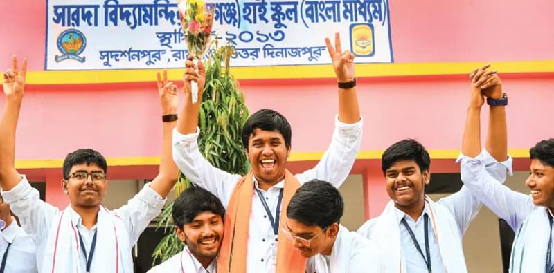মাধ্যমিকে জেলার আধিপত্য, শীর্ষে রায়গঞ্জের অভিরূপ, প্রথম তিনে পাঁচজন