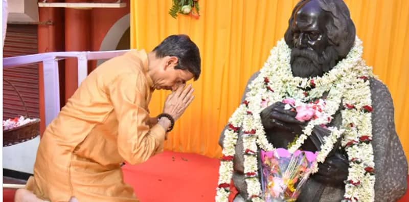 রবীন্দ্রনাথ ঠাকুরের জন্মজয়ন্তীতে শ্রদ্ধাঞ্জলি নিবেদন করলেন রাজ্যপাল আর এন রবি