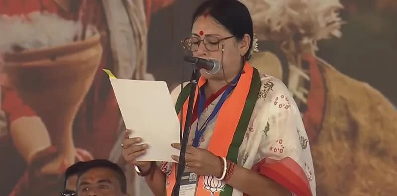 শপথ নিলেন অগ্নিমিত্রা পল
