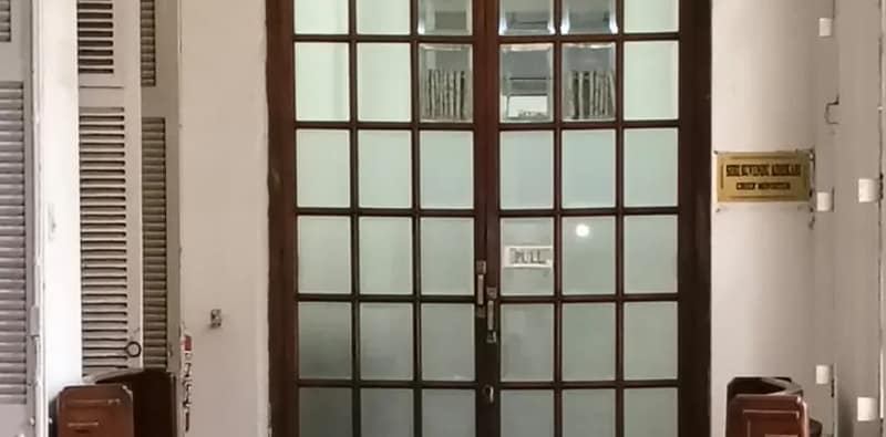বিধানসভায় বসল নতুন মুখ্যমন্ত্রীর নামের ফলক