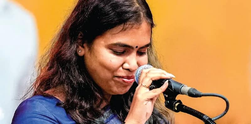 বিজয়ের মন্ত্রিসভায় ভোটকুশলী হিসাবে বঙ্গে কাজ করা কীর্তনা