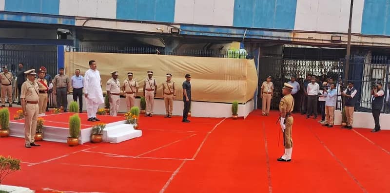 নবান্নে মুখ্যমন্ত্রী শুভেন্দু অধিকারীকে গার্ড অফ অনার