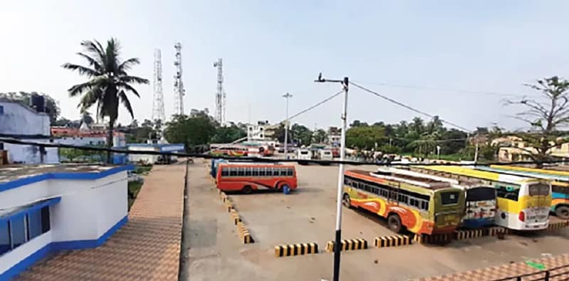 আগাম ঘোষণা ছাড়াই করিমপুর-কৃষ্ণনগর রুটে বাস চলাচল বন্ধ, চরম দুর্ভোগে যাত্রীরা