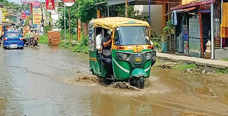 নবদ্বীপ ব্লকে পূর্ত বিভাগের রাস্তা বেহাল, চরম দুর্ভোগে বাসিন্দারা