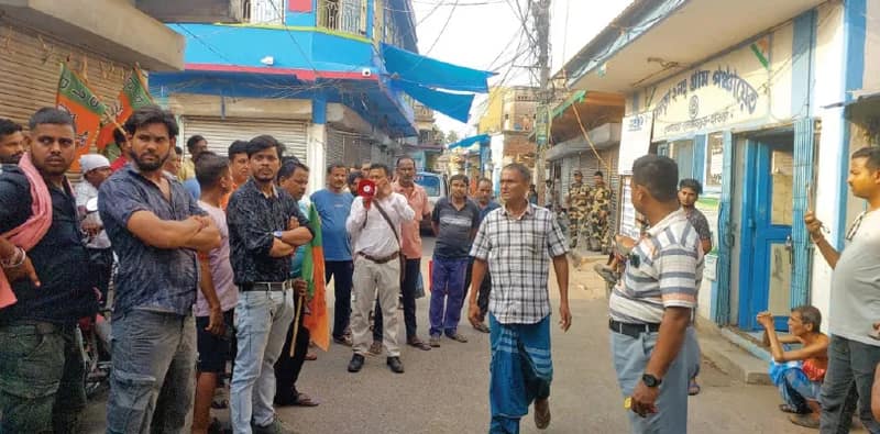 মধ্য হাওড়ায় ৪ নং বরো অফিস পরিদর্শন, পঞ্চায়েতে ডেপুটেশন জমা দিল বিজেপি