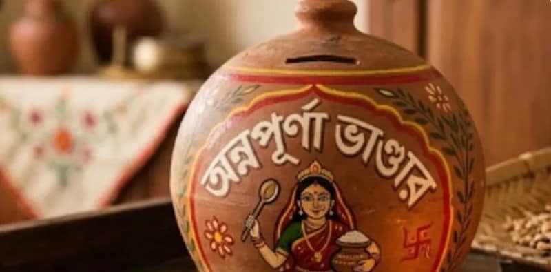 একজনের ফর্ম পূরণেই পরিবারের মহিলাদের ‘অন্নপূর্ণা’