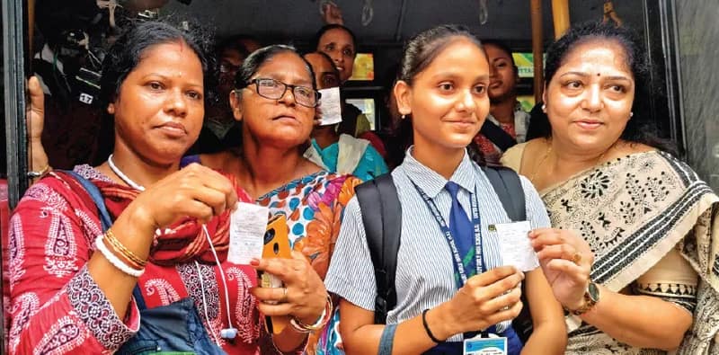 ‘রোজ টাকা বাঁচবে আবার এসি বাসে চড়তেও পারব’, ফ্রি যাত্রায় আপ্লুত মহিলা যাত্রীরা