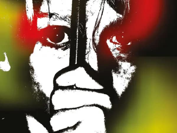 হেরোইন বিক্রির ‘ডিল’, স্ত্রীদের নামাচ্ছে স্বামীরা