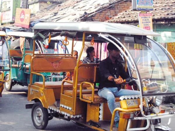নাবালক ও নেশাগ্রস্ত টোটো চালকদের জন্য বাড়ছে দুর্ঘটনা
