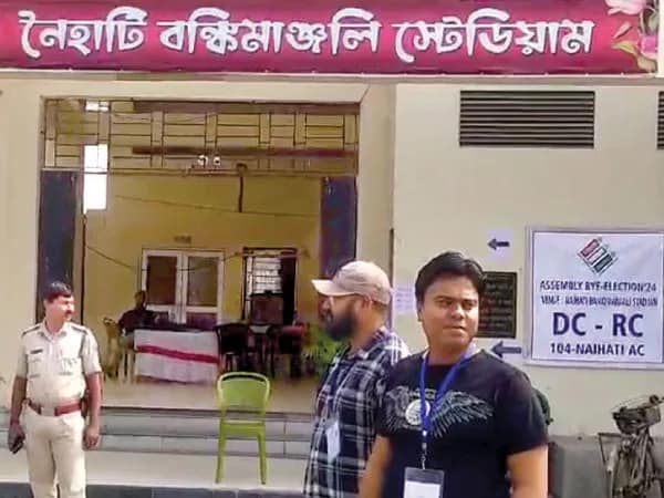 এপ্রিলে ফের রেপো কমলে কাটছাঁট সুদের হারে, আচমকা এফডি’তে ঝোঁক মধ্যবিত্তের