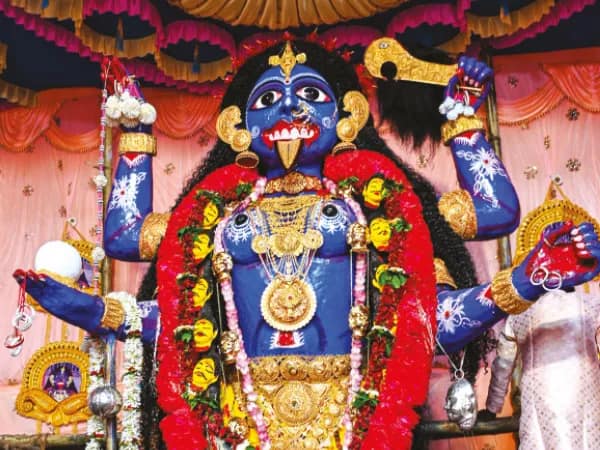গিধনিতে রাজরাজেশ্বরী রূপে পূজিত মা কালী, দেবীর স্বপ্নাদেশে ক্যানসারমুক্ত বধূ