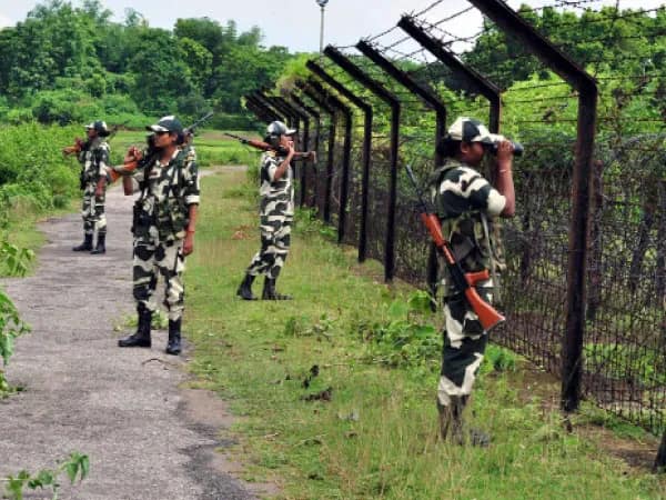 বিএসএফের তৎপরতায় উদ্ধার রুপো, গাঁজা ও কাশির সিরাপ