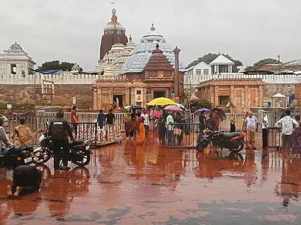 পুরীর জগন্নাথ মন্দিরের দেওয়াল বেয়ে উপরে ওঠার চেষ্টা, আটক রাঁচির যুবক