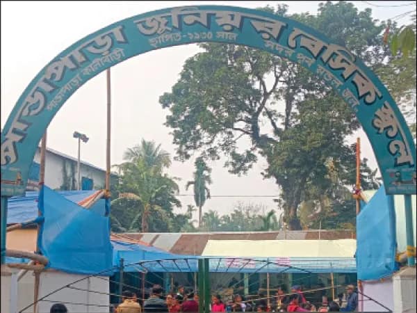 স্কুলে দুয়ারে সরকারের ক্যাম্প, হল না ক্লাস, বন্ধ মিড ডে মিল
