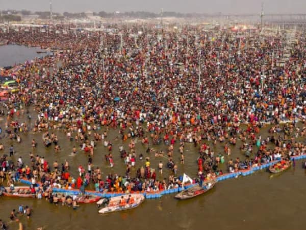 &nbsp;কয়েক ঘণ্টায় রক্তের দাগ মুছে পুণ্যস্নানে ফিরল পূর্ণকুম্ভ&nbsp;