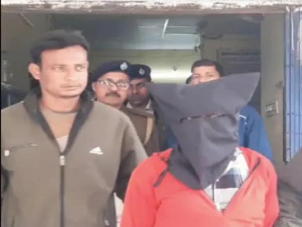 নবগ্রামে মহিলাকে কুপিয়ে খুনে গ্রেপ্তার প্রাক্তন স্বামী