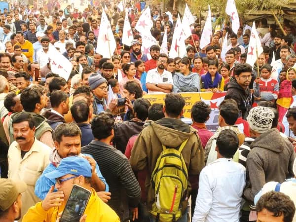 বর্ধমান-কাটোয়া শাখা, ট্রেন বৃদ্ধির দাবিতে বিক্ষোভ