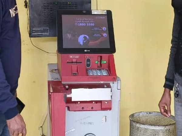 দিনেদুপুরে এটিএম লুট করার চেষ্টা, পাকড়াও ২ &lsquo;গুণধর&rsquo;